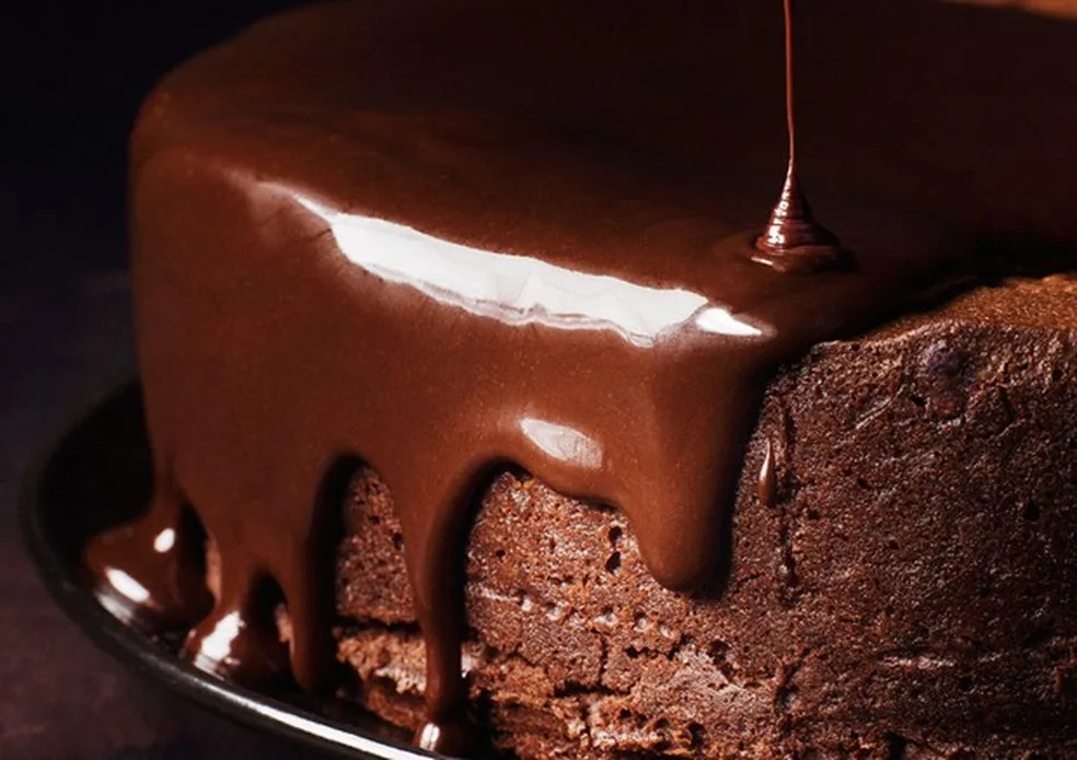 Bolo de Chocolate com Cobertura de Vinho