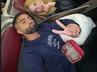 Vini Jr. surpreende amigo de virginia com camisa autografada da seleção