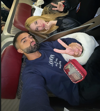 Vini Jr. surpreende amigo de virginia com camisa autografada da seleção