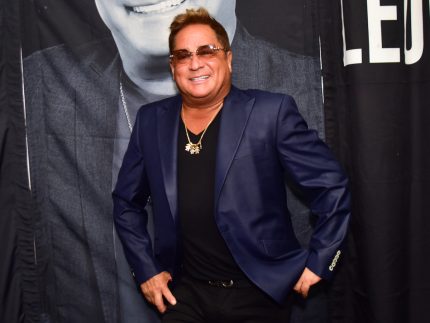 Leonardo Exibe Colar de R$ 30 mil Dado por Virginia e Zé Felipe