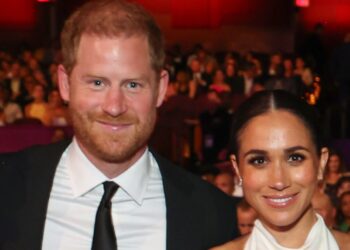 Harry e Meghan enfurecem realeza com atitudes e acusações de monetização