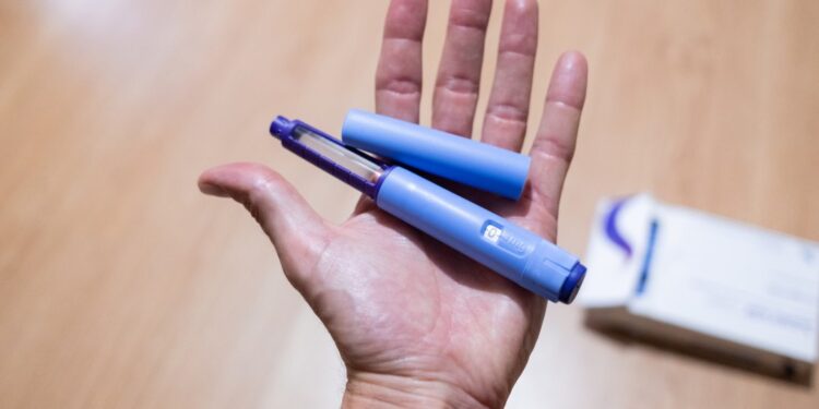 Maioria dos usuários de ‘canetas’ para emagrecer recupera peso após interrupção