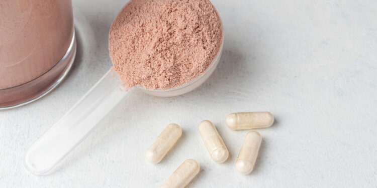 Qual o melhor jeito de tomar creatina? Nutricionista explica