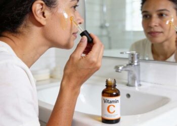 Vitamina C e Retinol: Guia para Melhorar a Textura da Pele