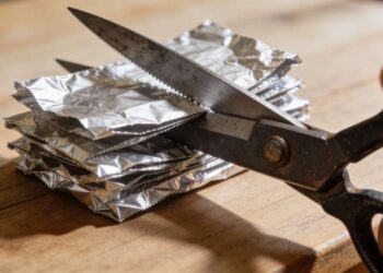 Descubra Como Renovar Tesouras Antigas com Itens de Cozinha