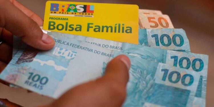 Auxílio Extra do Bolsa Família Atinge Milhões em Fevereiro