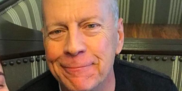 Visitas das Filhas Fazem Bruce Willis Sorrir Durante Luta Contra Demência