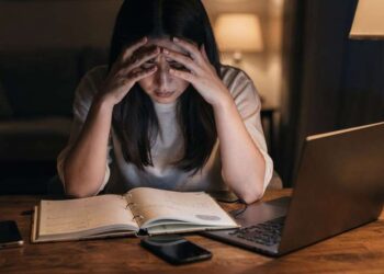 Trabalho por Metas ou Horas: Impactos no Burnout Feminino