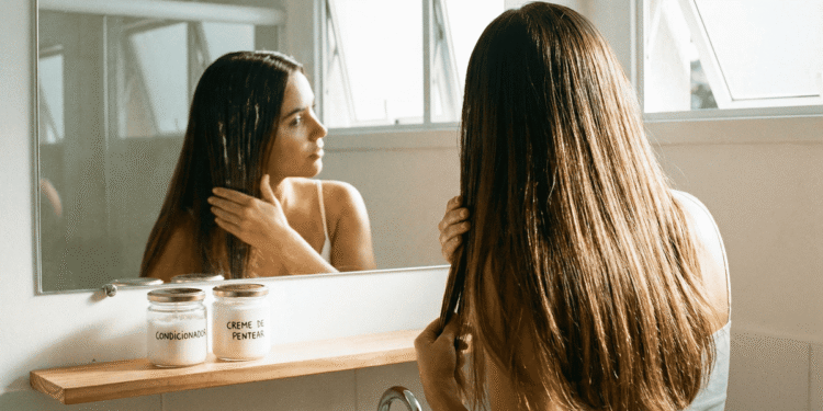 Cuidados Capilares em Casa: Três Passos Simples para Fios Saudáveis