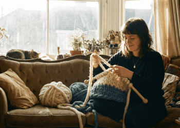 Como Tricotar Cachecol com os Dedos de Forma Simples e Rápida