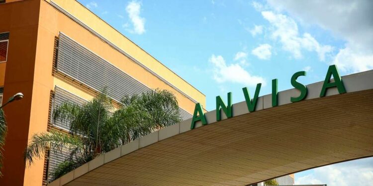 Anvisa Recolhe Lote de Antibiótico Após Erro de Embalagem