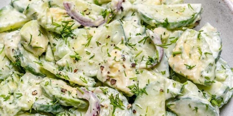 Como Fazer a Famosa Salada de Pepino Japonês Cremosa