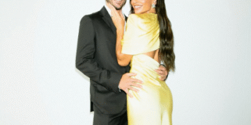 Sabrina Sato Recebe Flores e Declaração de Amor de Nicolas Prattes por Aniversário de 2 Anos