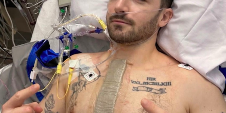 Daniel Neeson, filho de Liam Neeson, relata recuperação após cirurgia cardíaca devido a condição rara