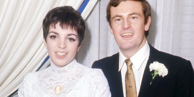 Autobiografia de Liza Minnelli revela descoberta chocante sobre ex-marido Peter Allen