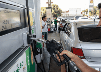 Abastecimento Adequado Protege o Sistema de Combustível do Veículo