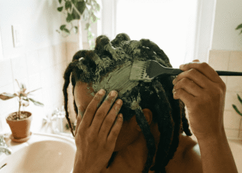 Receita Caseira com Argila Verde Promete Combater Oleosidade Capilar