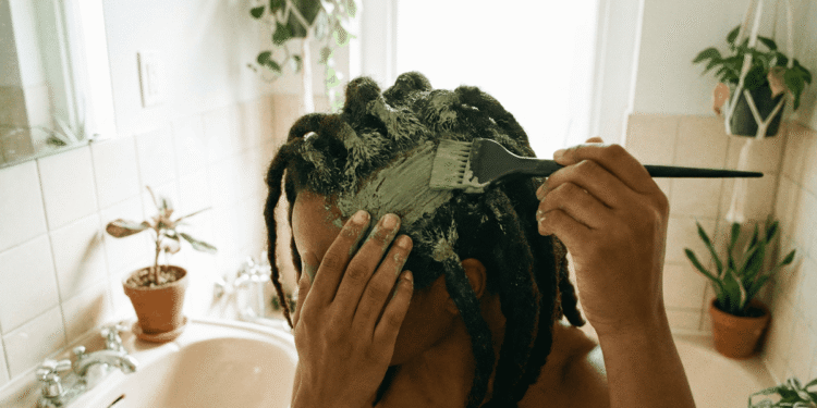 Receita Caseira com Argila Verde Promete Combater Oleosidade Capilar