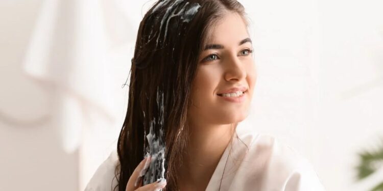 Como Fazer Máscara de Hidratação Caseira com Efeito de Salão