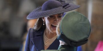 Vídeo Mostra Princesa Anne Evitando Beijo em Kate Middleton Durante Evento Real
