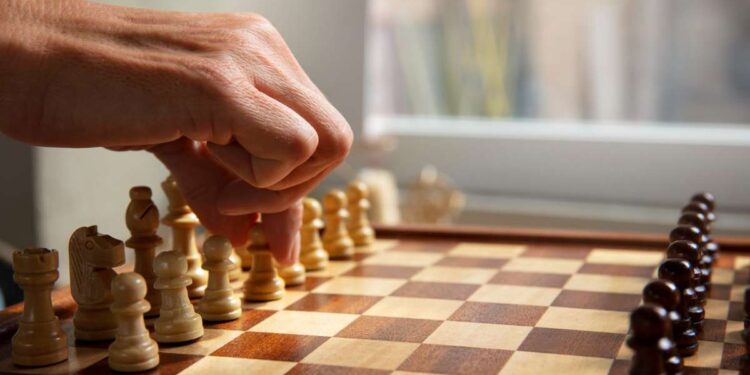 Benefícios Cognitivos e Sociais do Xadrez para Todas as Idades