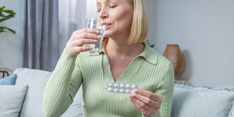 Tibolona: Uso, Benefícios e Efeitos Colaterais