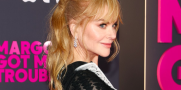 Nicole Kidman Brilha com Look Transparente no Lançamento de ‘Margô Está em Apuros’