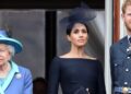 Biografia Revela que Rainha Elizabeth Sugeriu a Harry Adiar Casamento com Meghan Markle