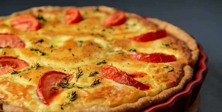 Como Preparar uma Deliciosa Quiche de Frango com Queijo