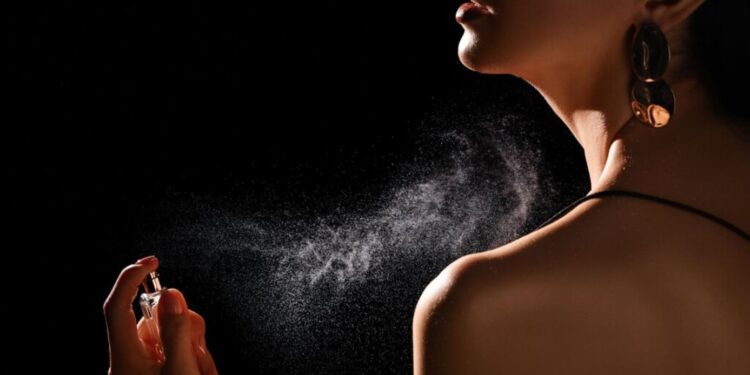 6 Perfumes Envolventes para Destacar-se no Outono