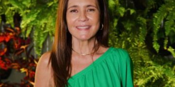 Adriana Esteves Surpreende com Gesto de Gentileza em Aeroporto